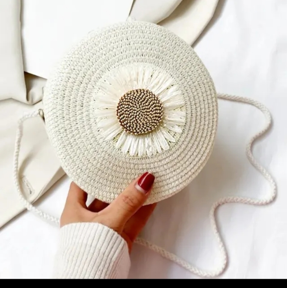 New Round Straw Flower Purse